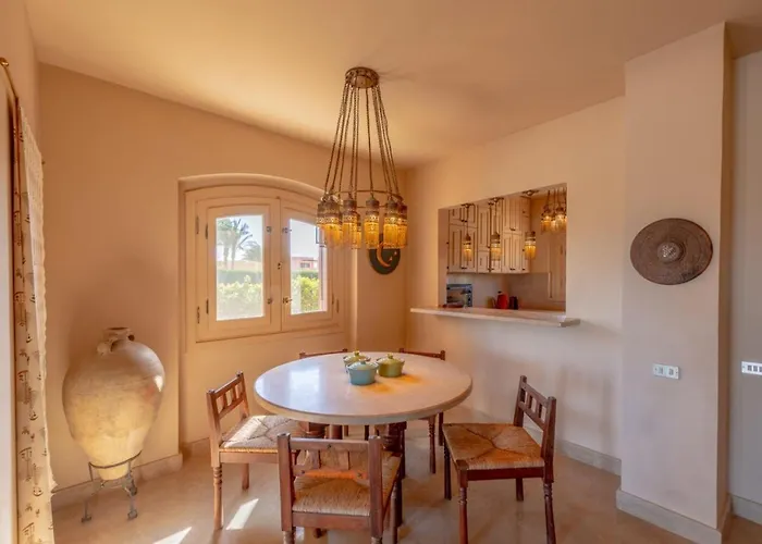 Elegant With A Star-shaped Swimming Pool In West Golf El Gouna & Lagoon فيلة