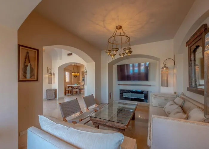 Elegant With A Star-shaped Swimming Pool In West Golf El Gouna & Lagoon فيلة