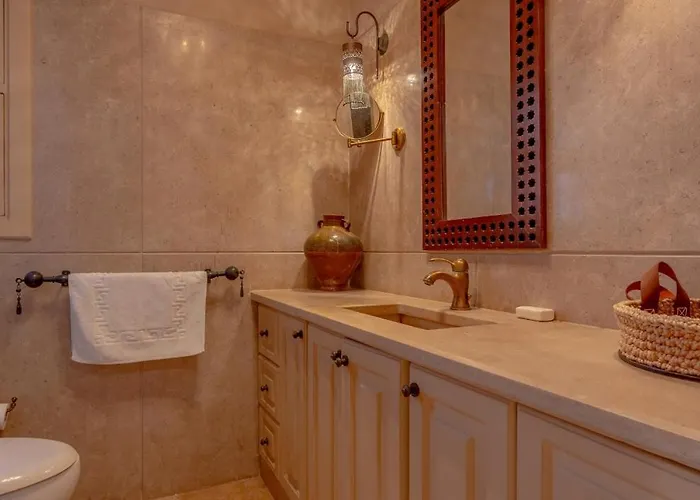 Elegant With A Star-shaped Swimming Pool In West Golf El Gouna & Lagoon فيلة