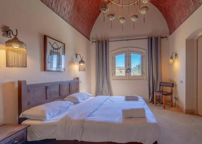 Elegant With A Star-shaped Swimming Pool In West Golf El Gouna & Lagoon فيلة الغردقة
