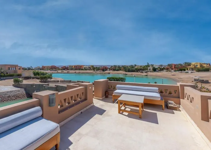 Elegant With A Star-shaped Swimming Pool In West Golf El Gouna & Lagoon فيلة الغردقة