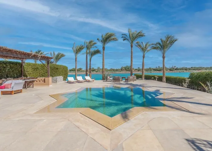 Elegant With A Star-shaped Swimming Pool In West Golf El Gouna & Lagoon فيلة