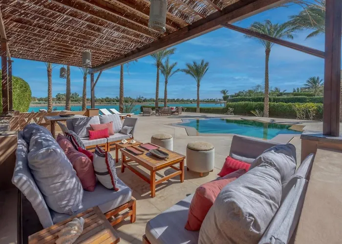 Elegant With A Star-shaped Swimming Pool In West Golf El Gouna & Lagoon فيلة الغردقة